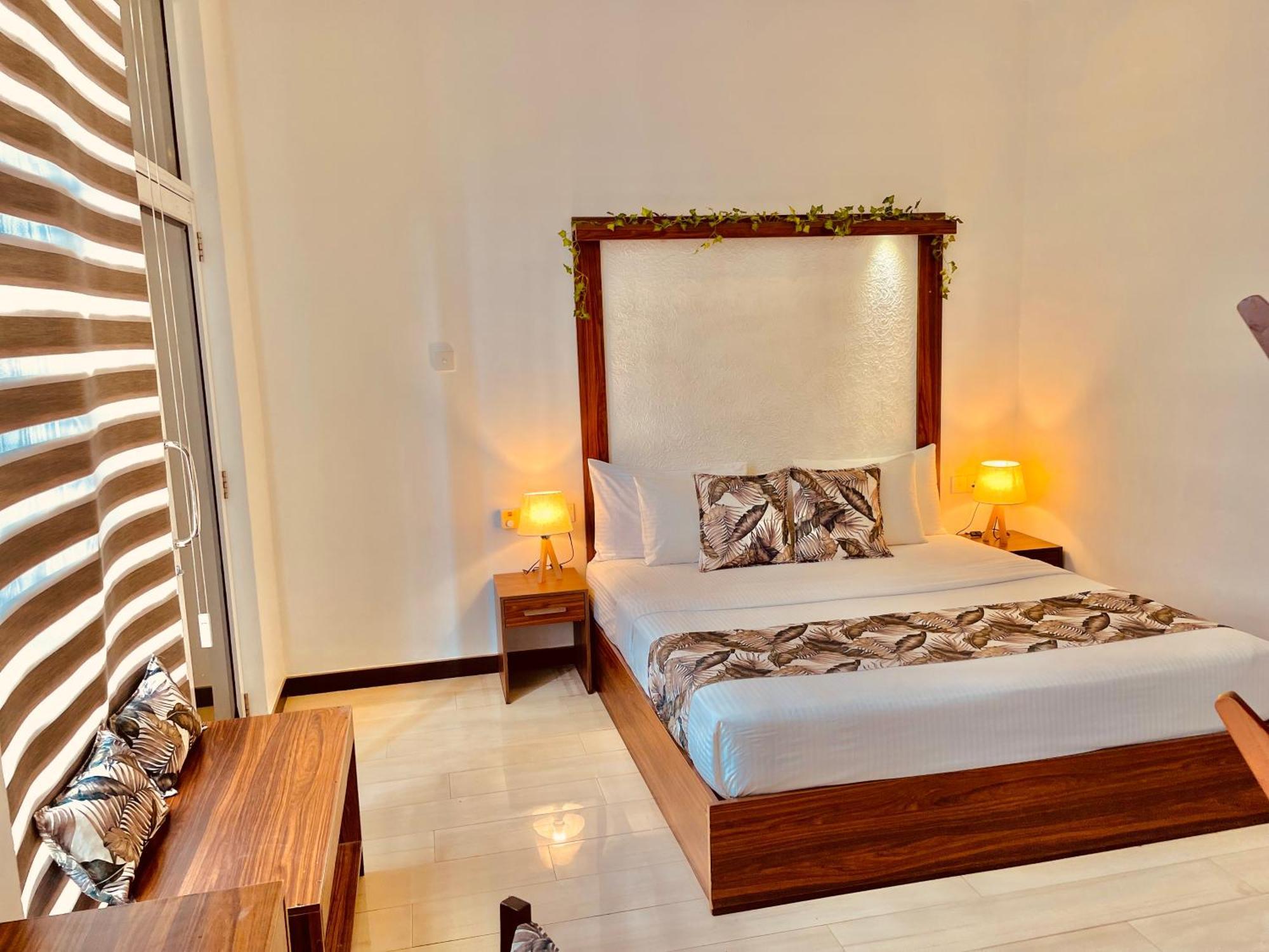 8 Plus Motels Negombo Exterior foto
